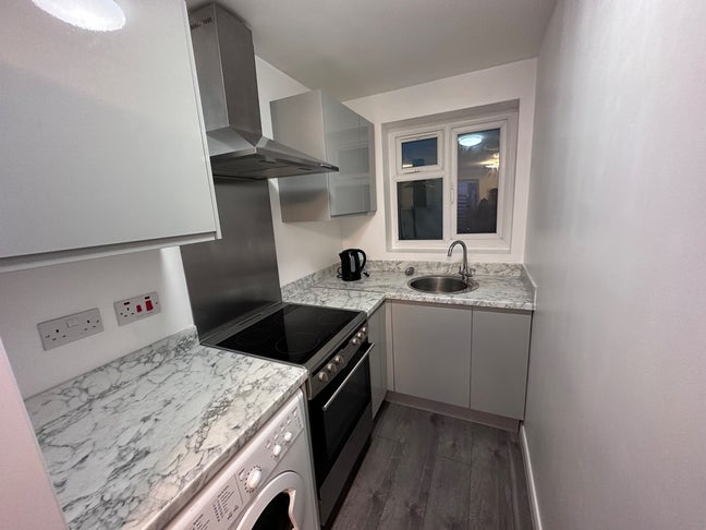 1-Bed Detached Annexe – All Bills Included (TW13) Main Photo