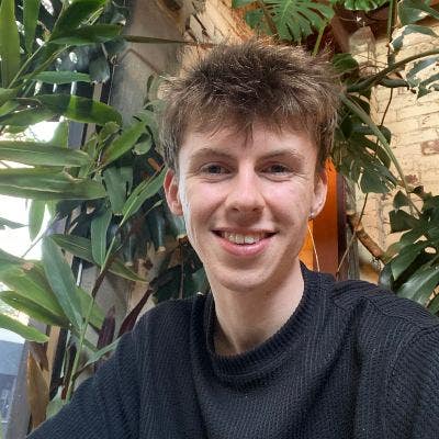 Young professional looking for a house share Main Photo