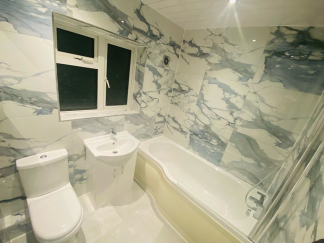 Brand new Ensuite furnished room! Main Photo