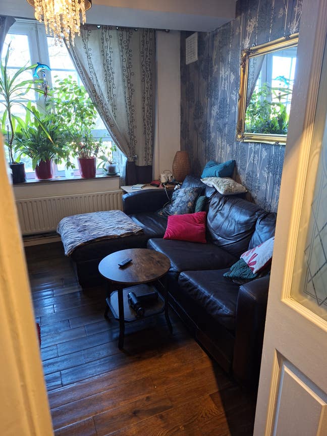 Single Room to rent. Living in Landlord. Shadwell Main Photo