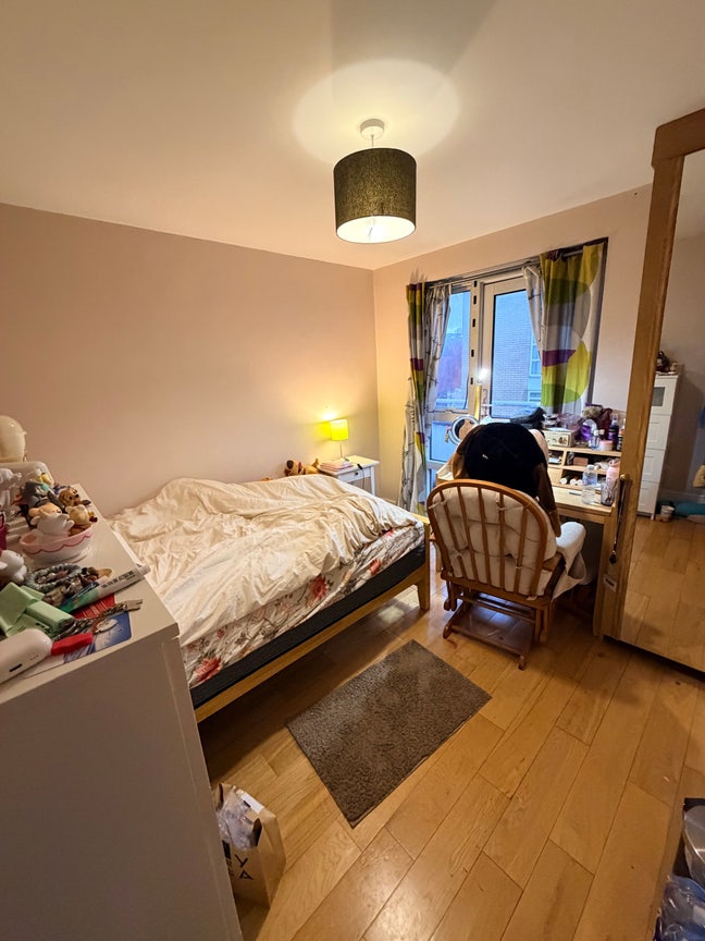 Bright Room with Private Balcony Main Photo