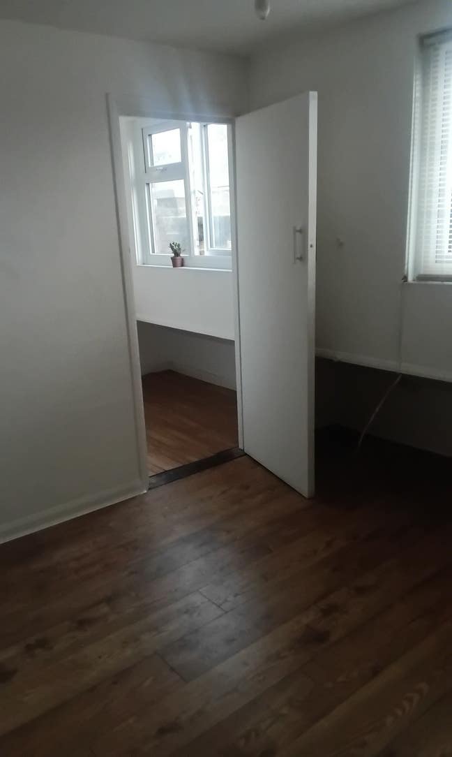 Nice size room in a shared House available Main Photo