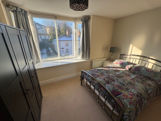 Double Room - 6 minute walk to Sevenoaks Station Main Photo