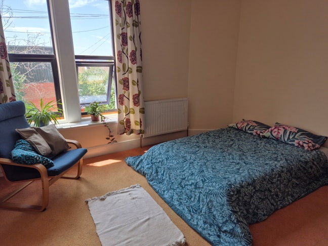 Double room available in relaxed Easton home Main Photo