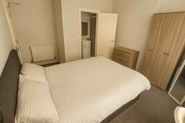 Modern Double Ensuite Room L7 - All Bills Inc. Main Photo