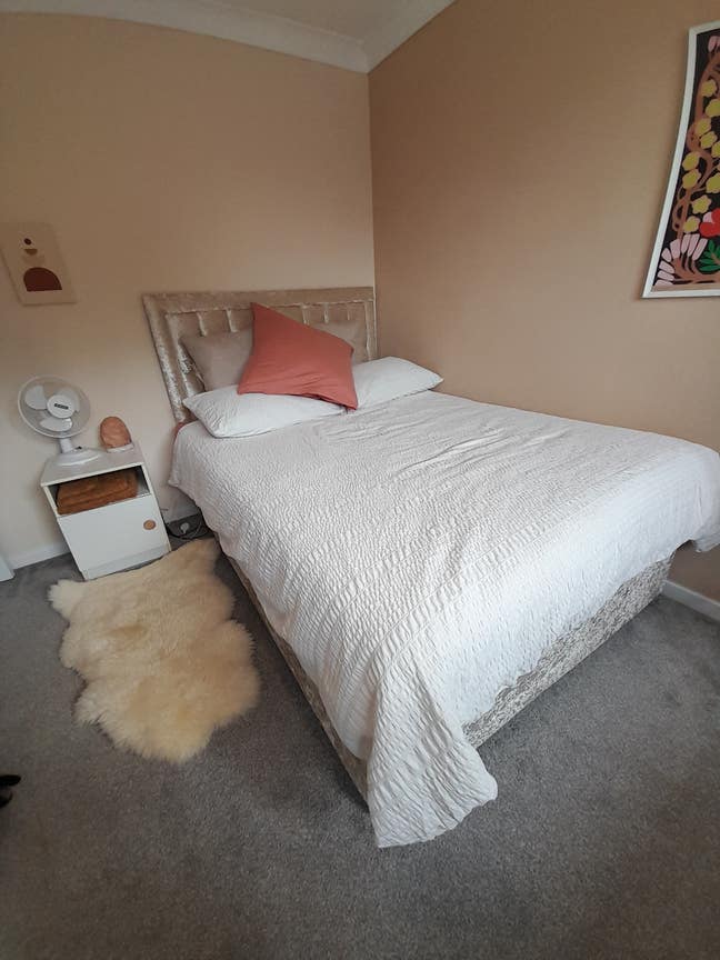 Comfortable, sunny & spacious 1 bed property Main Photo