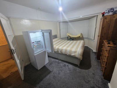 Spacious Double furnished room for rent Main Photo