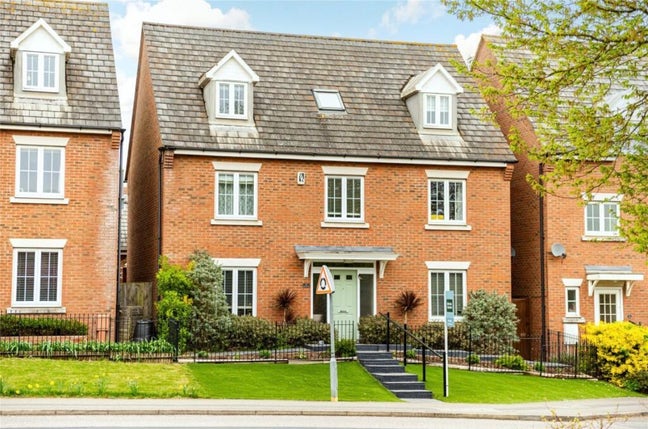 Two double rooms with en-suites available in Olney Main Photo