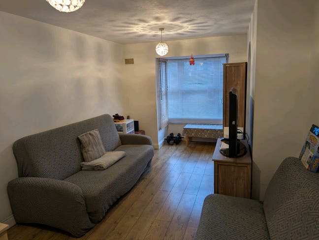 2 Bedroom Flat Main Photo