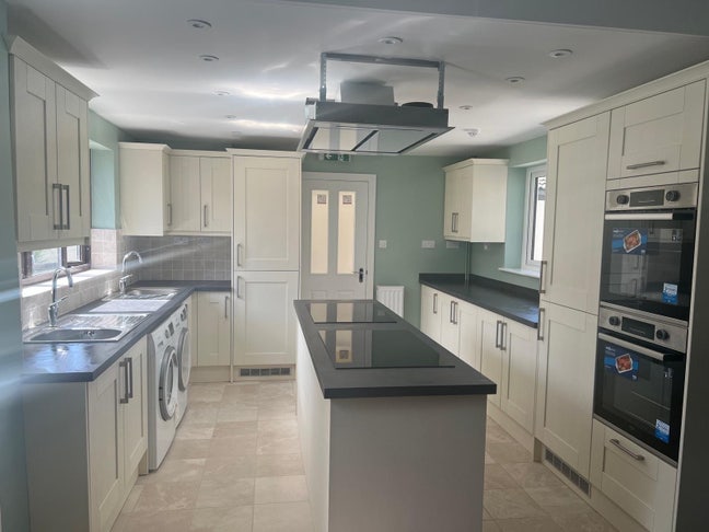 En suite rooms available - Town centre location !! Main Photo