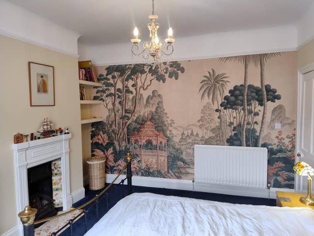 Fully furnished double room to let in Motspur Park Main Photo