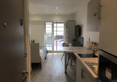 Spacious Studio Student Accommodation to Let Main Photo