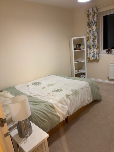 Room with small double bed for 1 person Main Photo