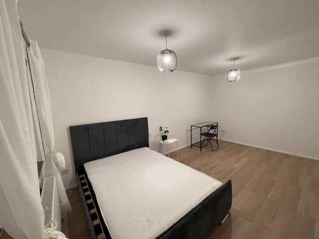 Bright Double Room in Peaceful Jewellery Quarter  Main Photo