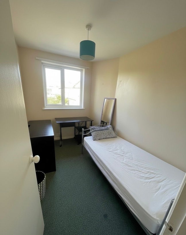 A comforts single bedroom Main Photo