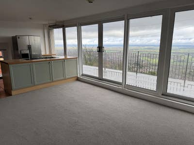 Large two bedroom flat with great views Main Photo