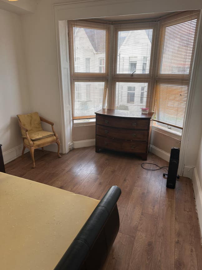 Spacious double room for rent Main Photo