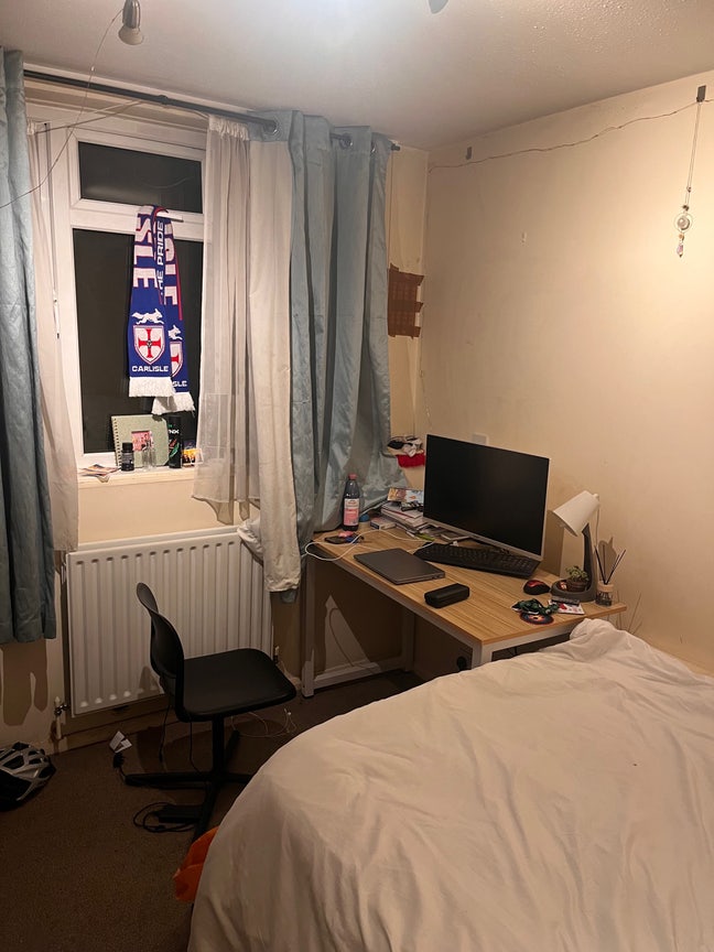 Spacious Double Room in Friendly House Main Photo