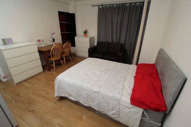 Big Double Room Available in Kilburn Park! Main Photo