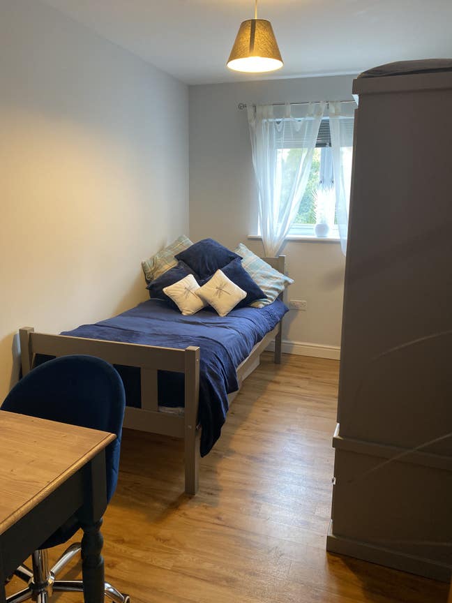 Clean, cozy single room Main Photo