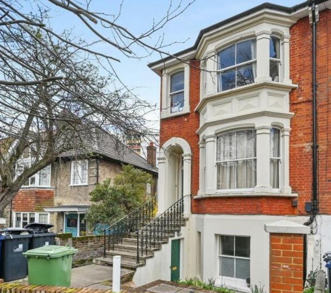 Newly refurbished apartment in Acton Town  Main Photo