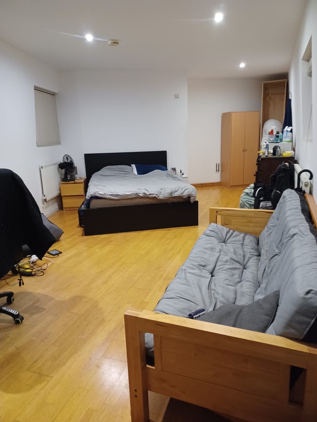 Large Double Room in Hoxton - 5 mins to Old Str.  Main Photo