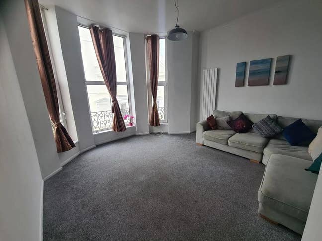 2 Double bed flat on Warrior Square Main Photo