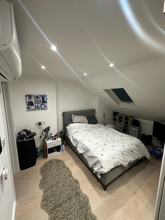 Two Spacious Rooms Available with Private Bathroom Main Photo