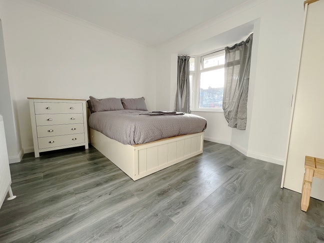 Ensuite Room W/ Lounge 5 Min Walk to Hounslow East Main Photo