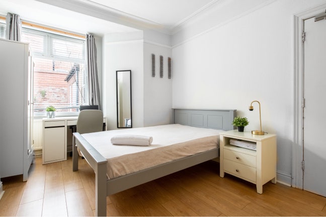 Bedroom In NG7 - Near NTU! Main Photo