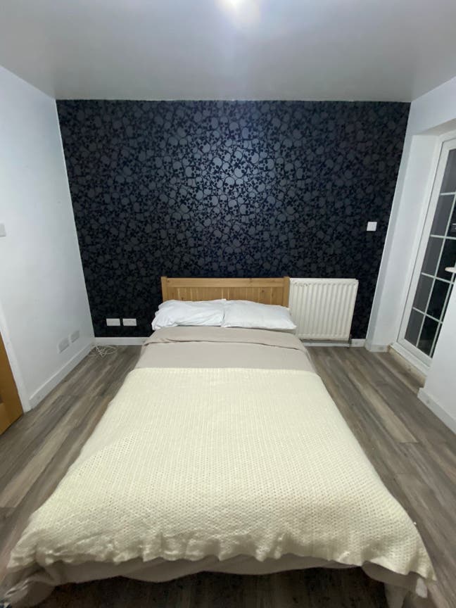 Spacious Room in Quiet Cul-De-Sac - Worcester Park Main Photo