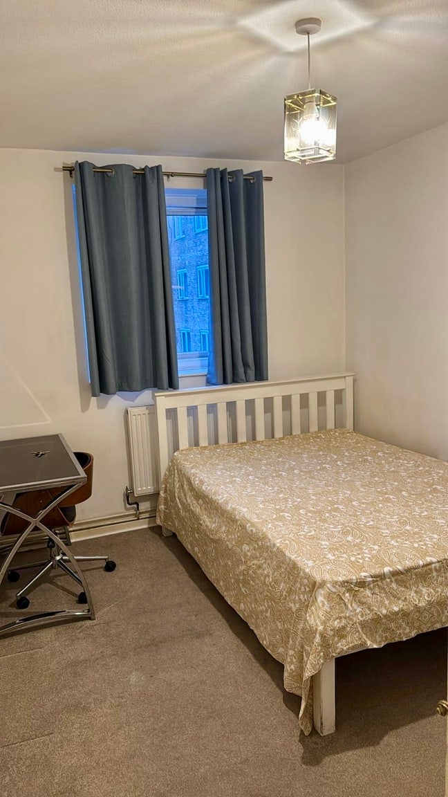 Beautiful and spacious double bedroom Main Photo