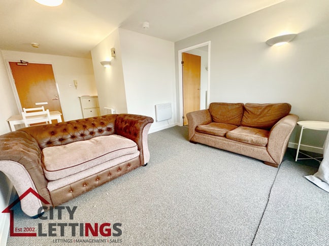Spacious 1 Bed Flat with Balcony -Tenancy Takeover Main Photo