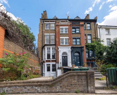 Room to share in a house Main Photo