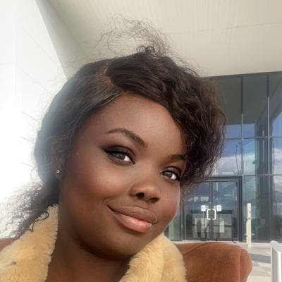 Professional Female seeks a single or double room Main Photo