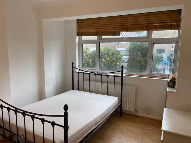 Comfortable Double Room to Rent for a Professional Main Photo