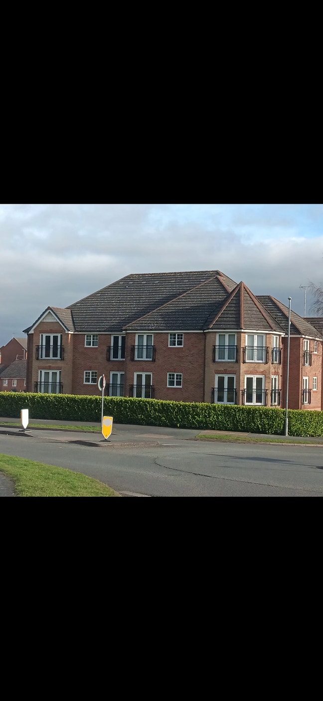  Beautiful Apartment Near Town Centre & Hospital   Main Photo