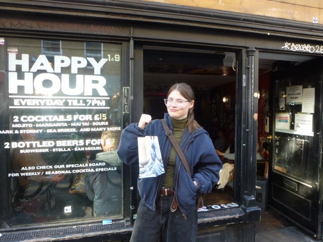 Looking for a room  to stay for 5-7 months! Main Photo