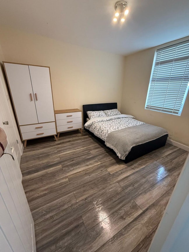 Double Room With Ensuite Bathroom - Central Loc  Main Photo