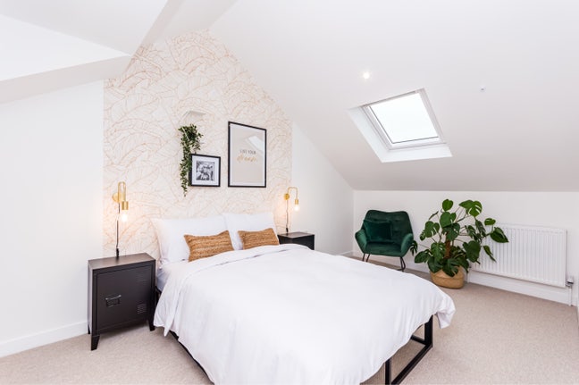 Large En-Suite Room in Quiet Professional House Main Photo