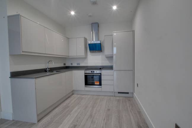 1 Bedroom Flat to rent in Slough Main Photo