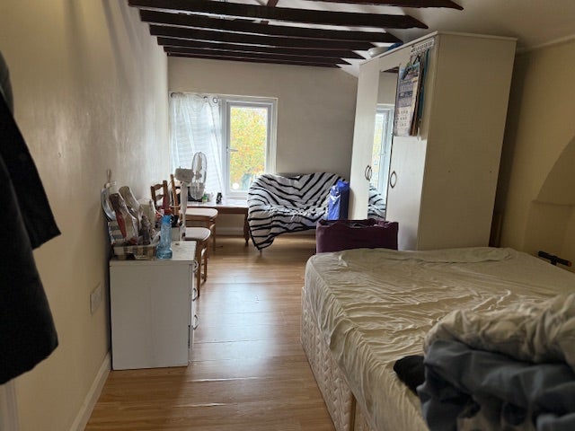 Studio to Rent in Hounslow West Main Photo