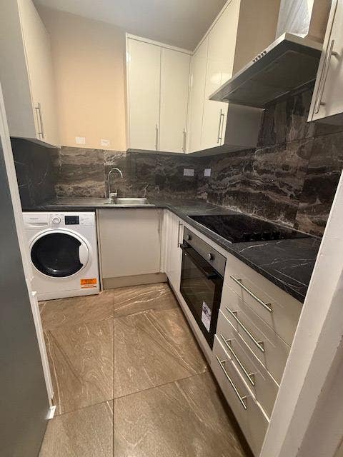 2 Bedroom Flat to Rent in Hounslow West Main Photo