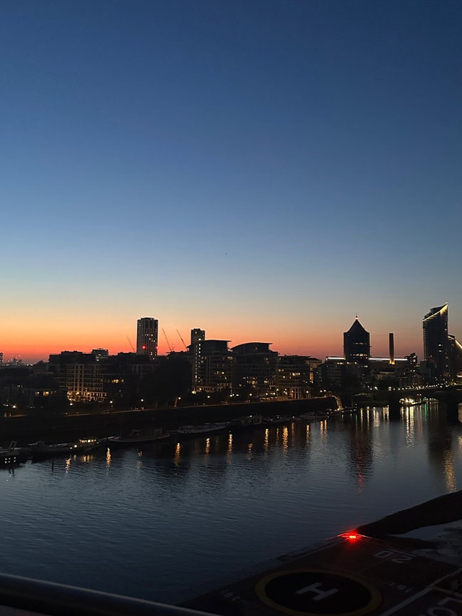 Stunning double room in Battersea  Main Photo