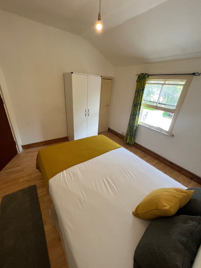 Cheapest Double Room -5'to Wembley Main Photo