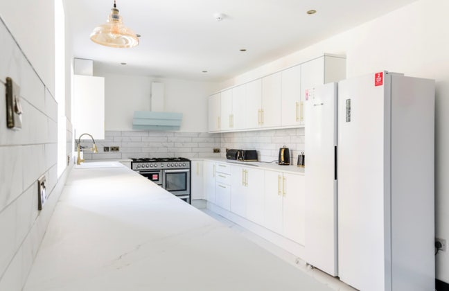 Ensuite Room Available - Walking distance to city  Main Photo