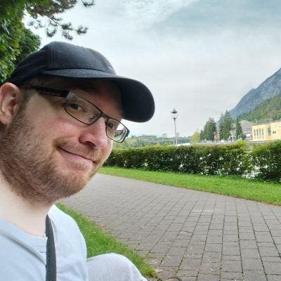 Quiet 40 y/o professional seeks double near Leeds Main Photo