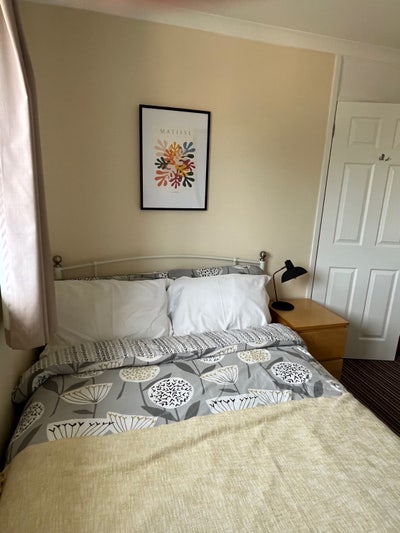 Light and bright.  Double Room  in Aston  Main Photo