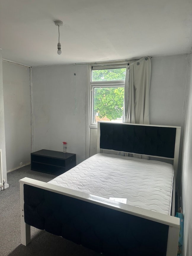 Double room available in Walsall  Main Photo