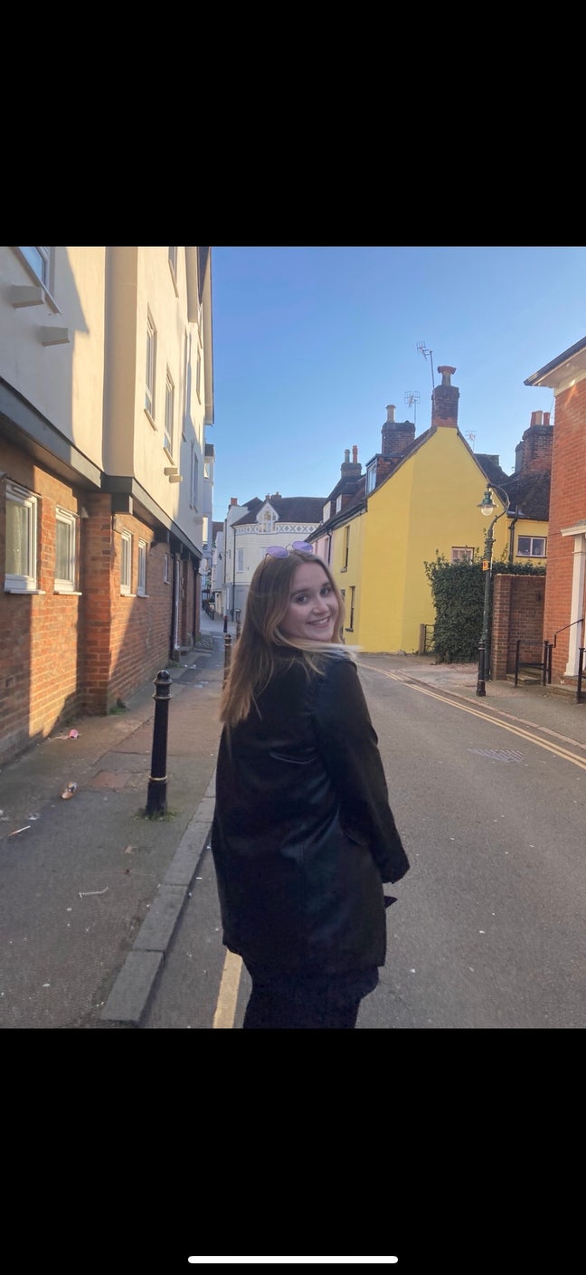 Female (26) looking for a double room 😊 Main Photo